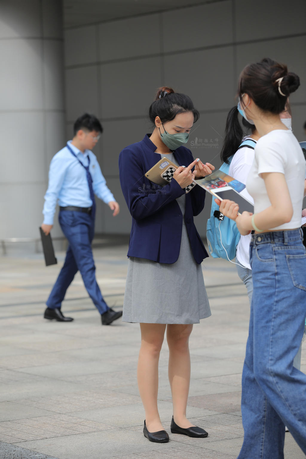 [街拍丝袜]【街拍心灵】凯迪拉克销shou小姐姐肉si美腿