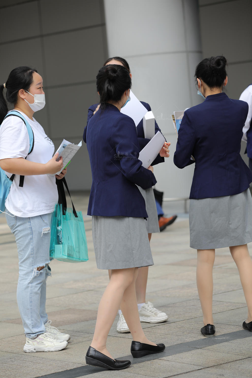 [街拍丝袜]【街拍心灵】凯迪拉克销shou小姐姐肉si美腿