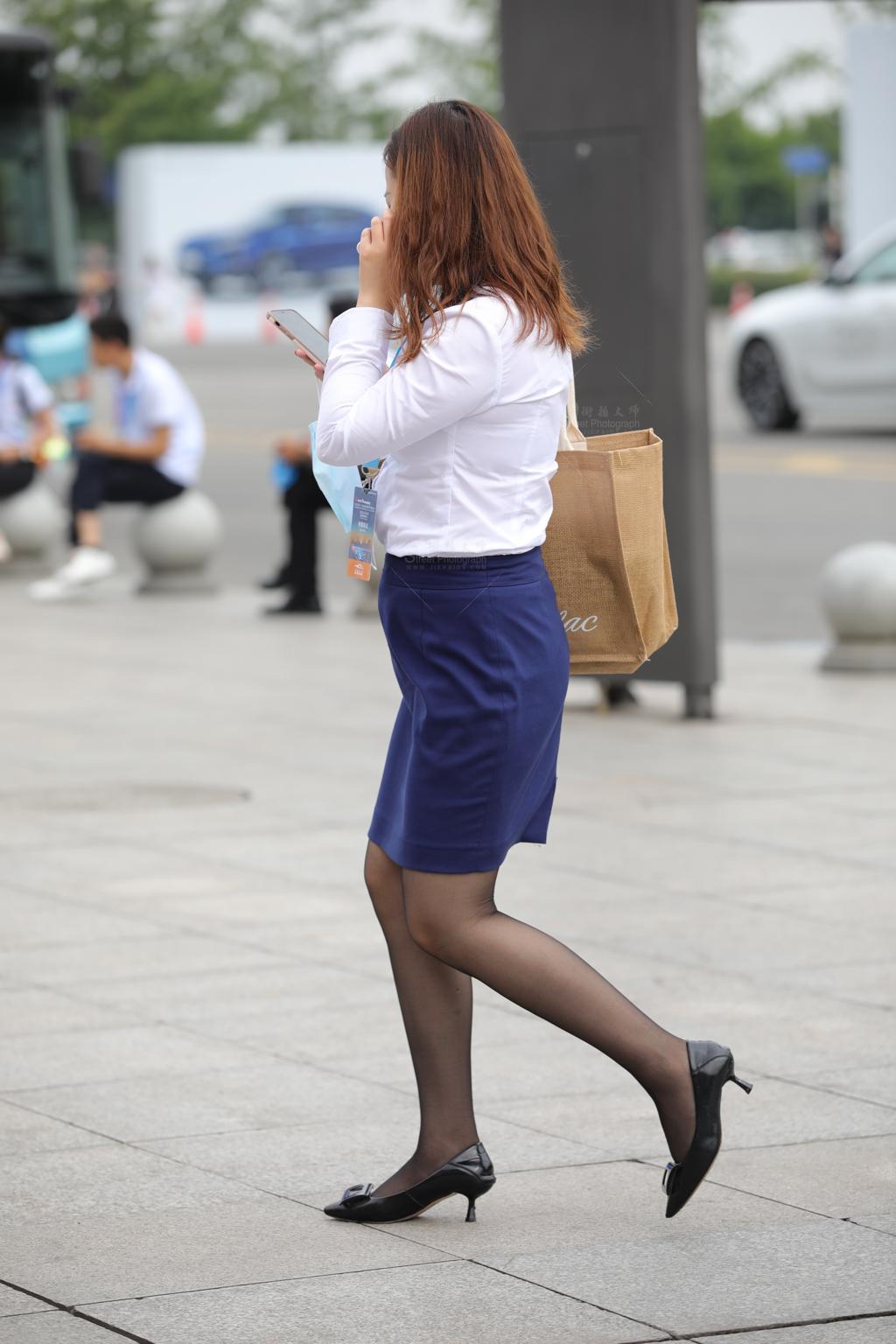 [街拍丝袜]【街拍心灵】黑si制服美腿销 售顾问下班