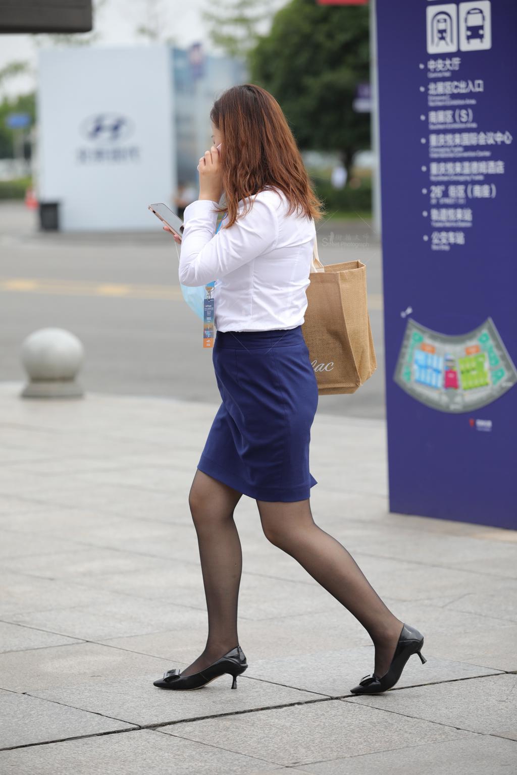 [街拍丝袜]【街拍心灵】黑si制服美腿销 售顾问下班