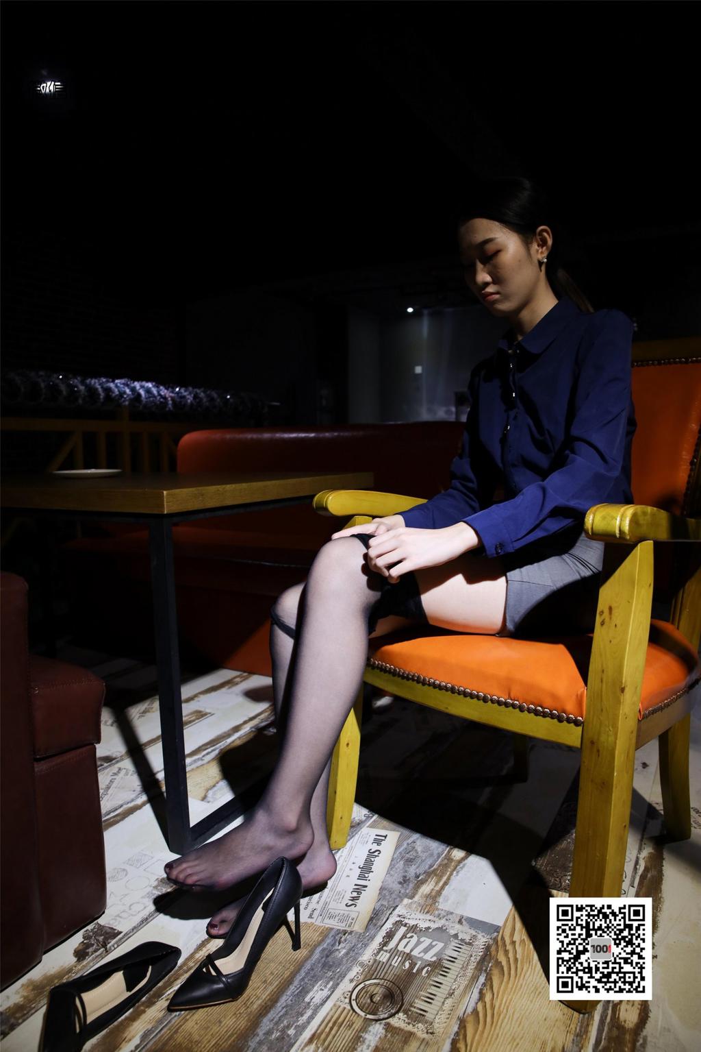 [IESS异思趣向] 一千零一夜 模特：腿腿《餐厅的服务员3》