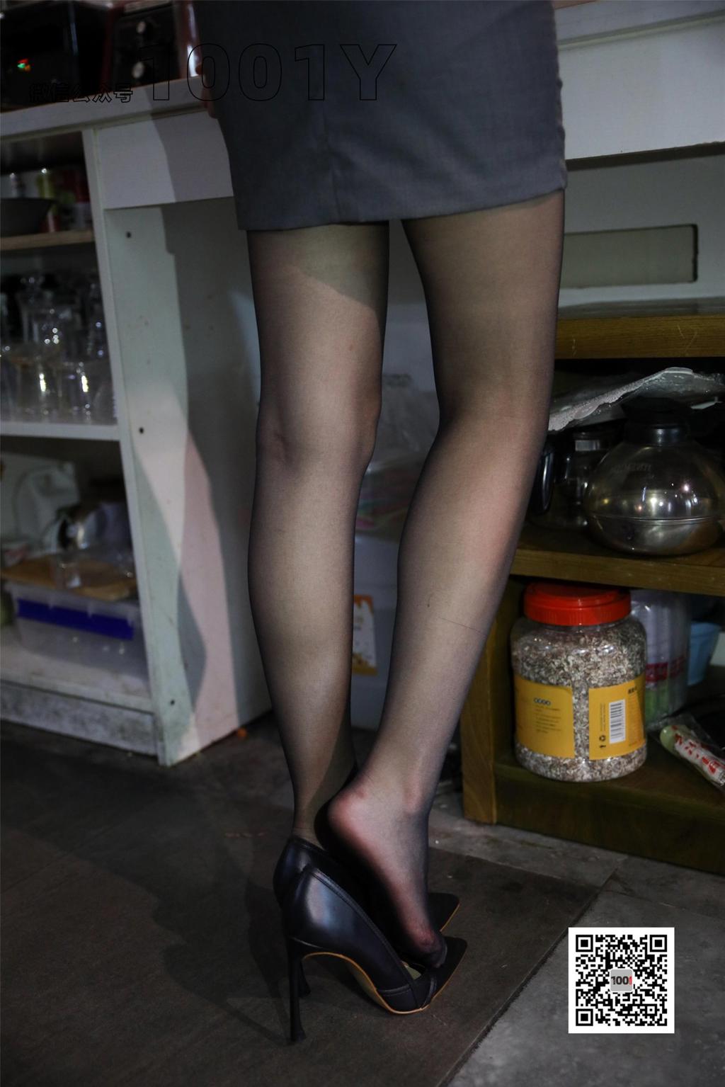 [IESS异思趣向] 一千零一夜 模特：腿腿《餐厅的服务员1》