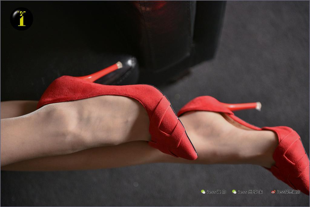 [IESS异思趣向] 丝足便当293 暖暖 – 红色高跟鞋