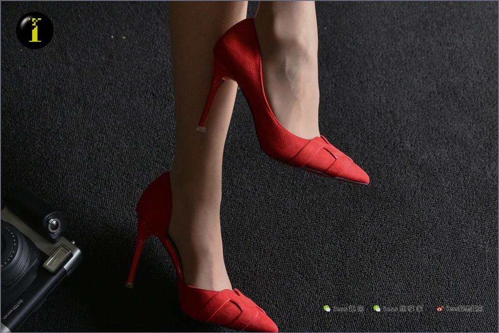 [IESS异思趣向] 丝足便当293 暖暖 – 红色高跟鞋