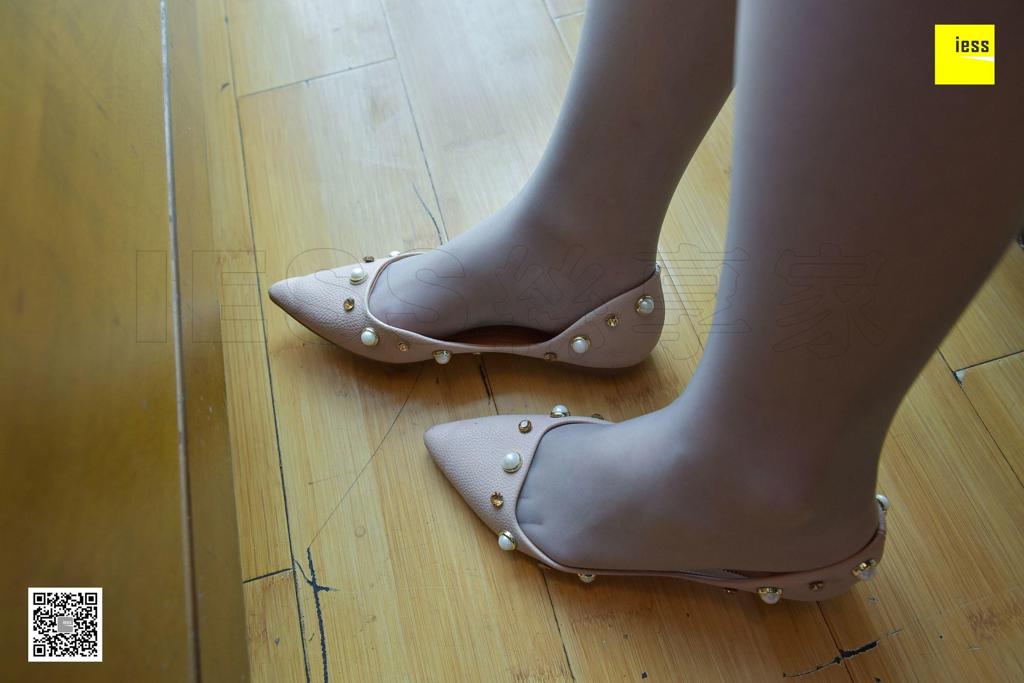 [IESS异思趣向] 黄发美女的灰丝平底鞋
