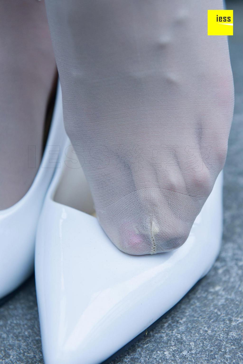 [IESS异思趣向] 晶晶 – 水晶白色丝袜