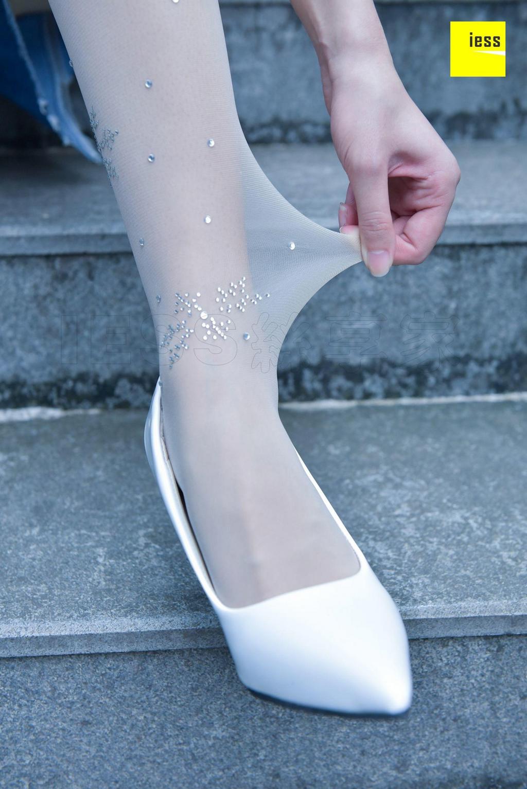 [IESS异思趣向] 晶晶 – 水晶白色丝袜