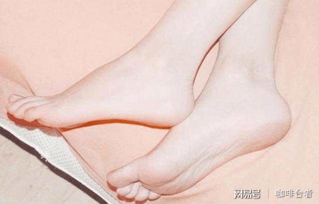 㖭美脚，新一轮“脚性美”