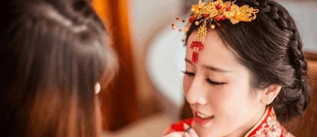 三年饥荒村干部睡了村花