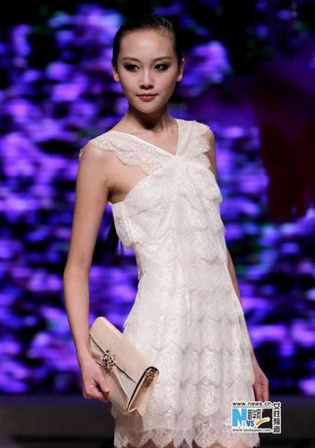 公司模特李春雪20102011春夏中国国际时装周演出