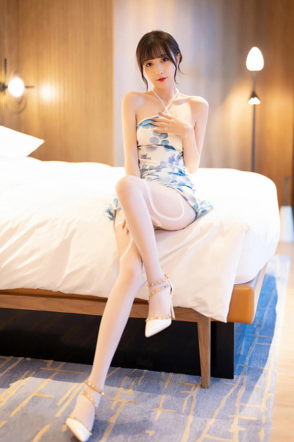 床上性感丝袜美女林星阑国模人体艺术写真图片