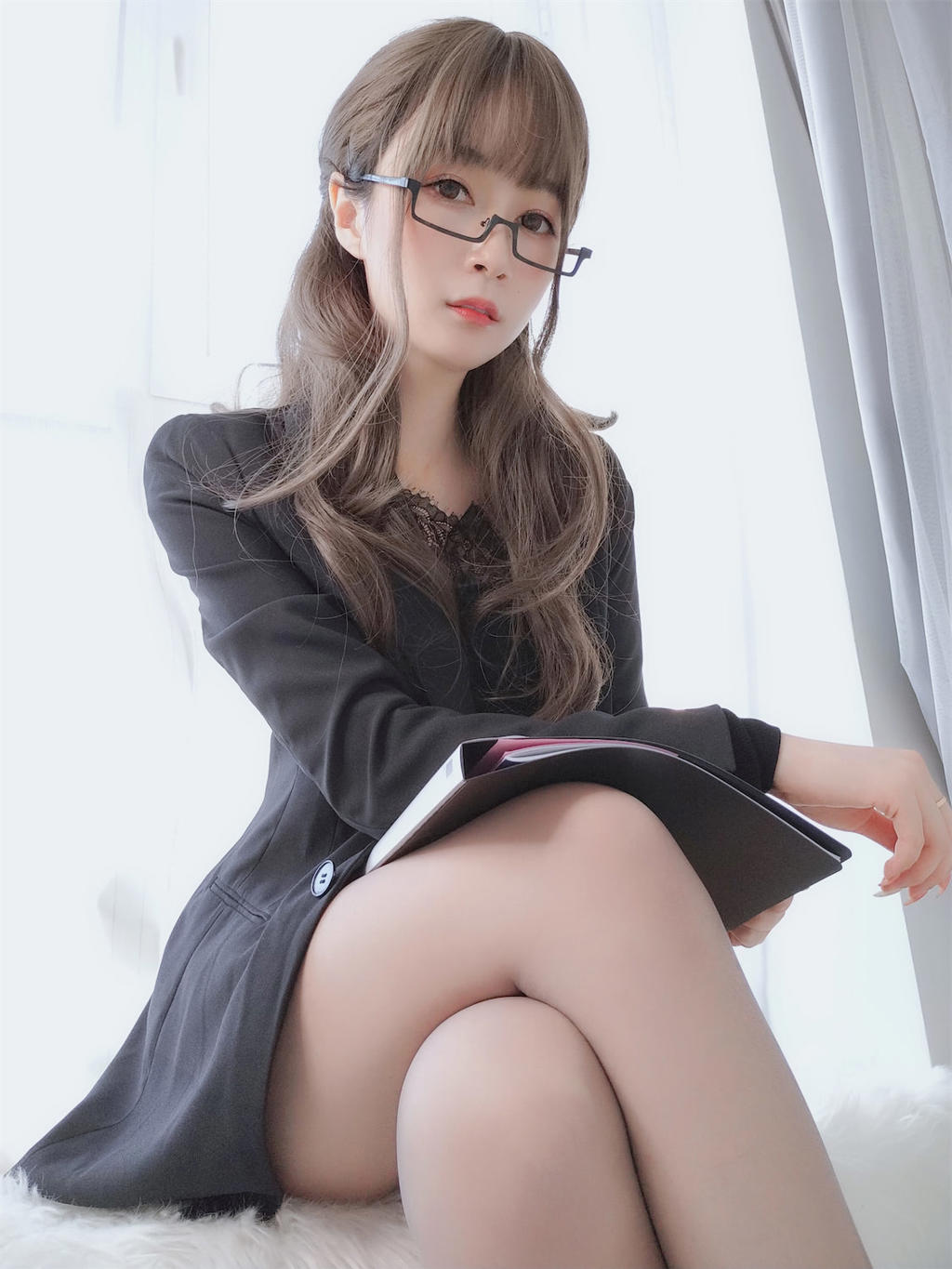 白银81黑西服136p7v