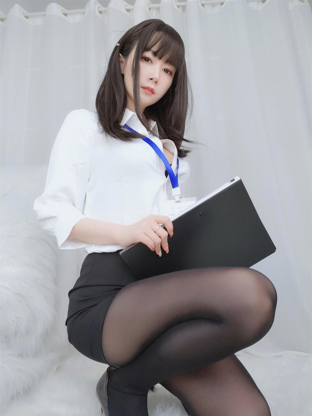 白银81黑丝OL制服124p8v