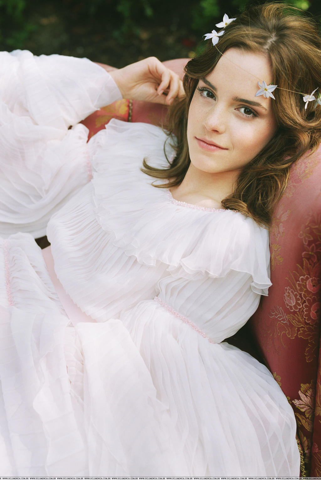艾玛·沃森_Emma Watson_花丛写真套图Bravo2007.艾玛沃特森_Emma Watson_花丛写真套图07年Bravo