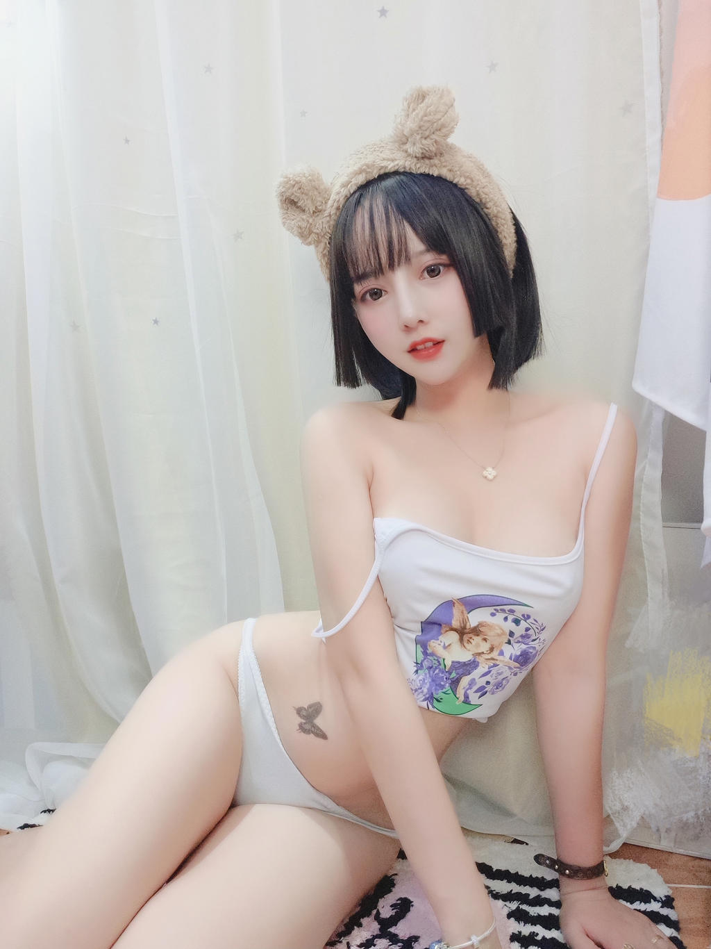 Cosplay私房.吊带 白色 [36P 69M]