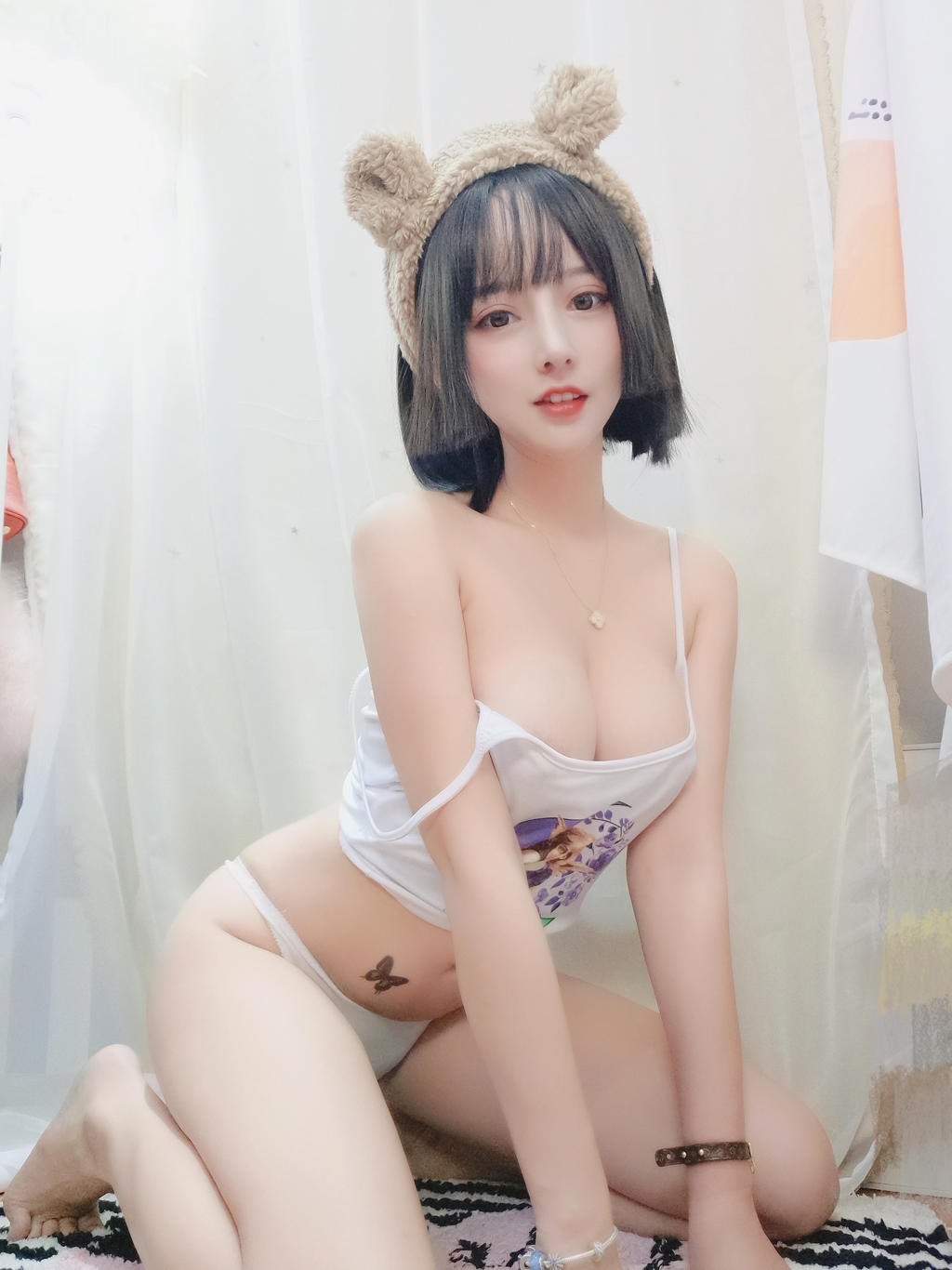 Cosplay私房.吊带 白色 [36P 69M]