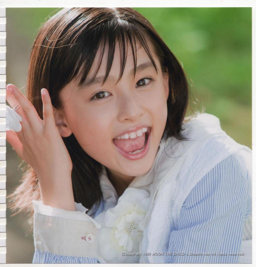 吉田里琴写真