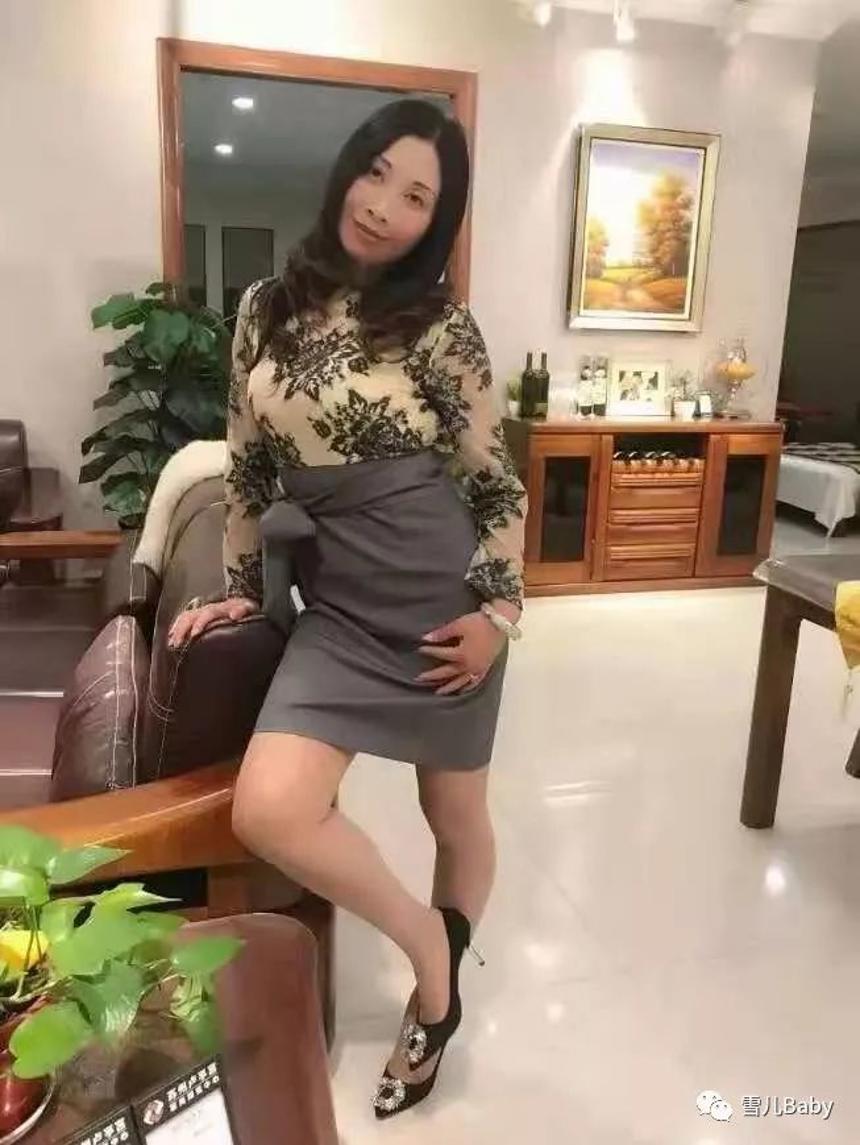 扶着美妇的臀从后沉入 熟女美拍 高贵娴熟美贵妇