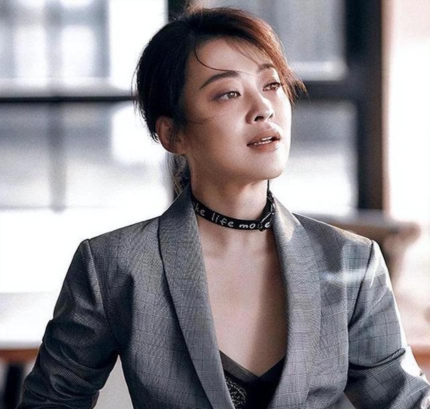 边走边挺娇呻浪吟 丰满的臀部,好诱人-街拍熟女